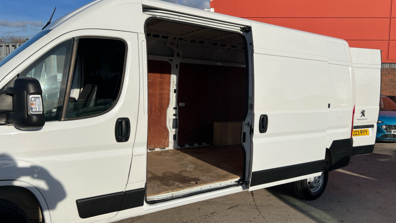 Peugeot Boxer 335 L3 Diesel 2.2 BlueHDi H2 Professional Premium+ Van 140ps